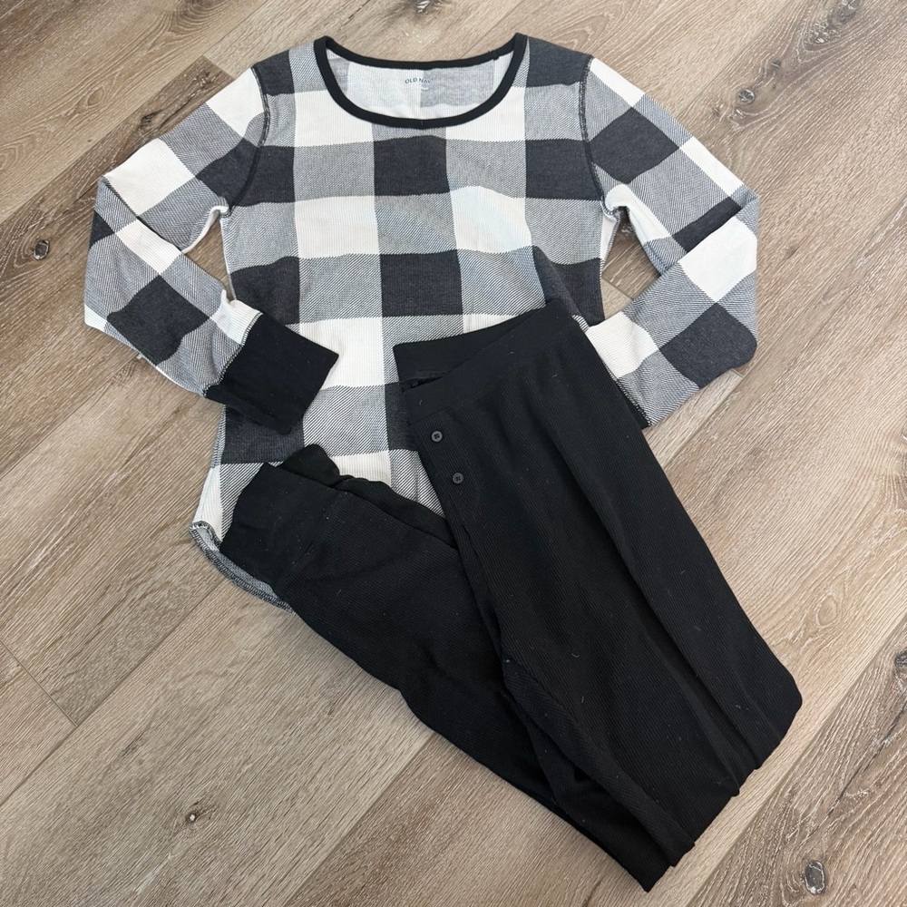 Old Navy black and white pajamas